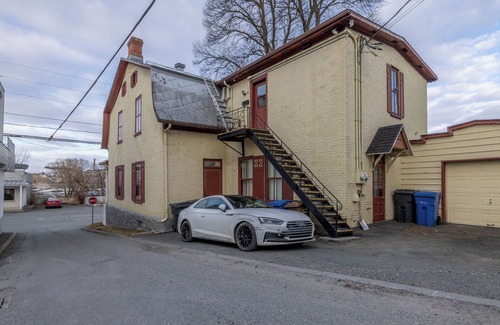 Saint-Joseph-de-Beauce Apartment | Clean Comfortable Close to services