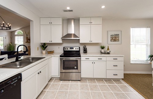 Mount Pleasant House | Clean Coastal Cottage 5min to beach & 15min to Charleston