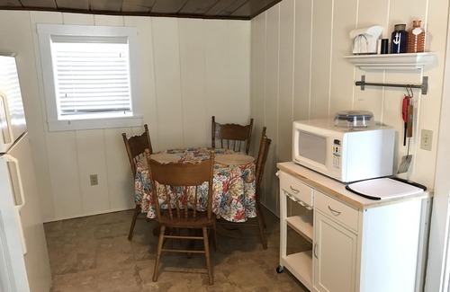 Newport East Cottage | Clean Coastal Getaway Cottage
