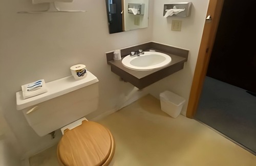 International Falls Hotel | Clean & Comfortable Space Near Parks & Downtown – Ideal for Budget Families