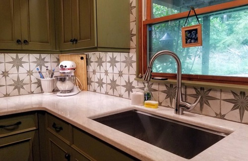 Hayesville Cabin | Clean, Comfortable, Single-Story on Rushing Compass Creek w/Private Swim Pond