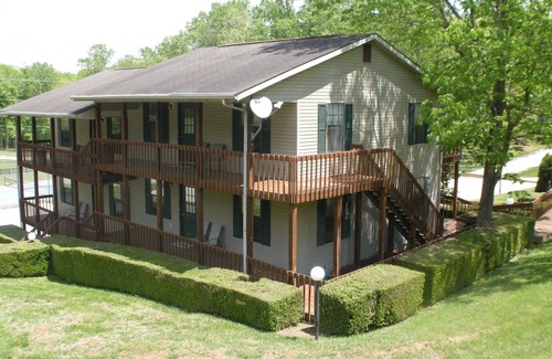 Monticello Condo | Clean, comfortable, updated 2 bedroom 1 bath condo overlooking pool.