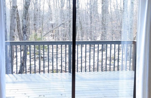 Tobyhanna Ski Chalet | Clean, comfy & quiet Poconos Chalet