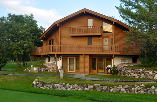 Mancelona Condo | Clean cozy 1 bdrm. MOUNTAIN VIEW! on golf course, pools Temperpedic mattress!