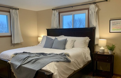 Sioux Falls House | Clean & Cozy 2 Bedroom w/ King Bed on the East Side
