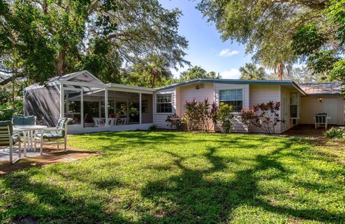 Wabasso Beach House | Clean, cozy and beautiful beach house next to Summer Place on Orchid Island