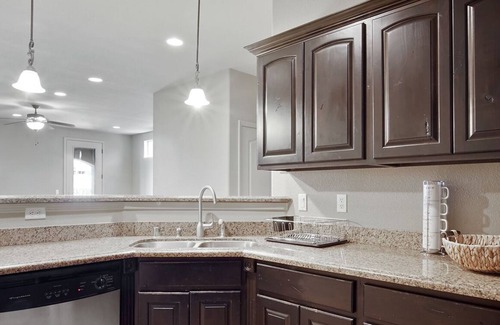 Biggs Field House | Clean, Cozy House