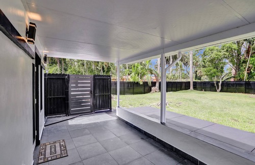 Golden Glades Apartment | Clean & Cozy Miami 2BR APT
