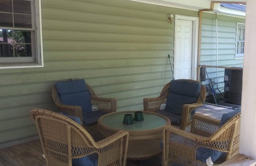Goose Creek Cottage | Clean, cozy, private