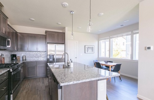Hillsboro House | Clean Hillsboro 2BR, close to Park & Restaurants, by Blueground
