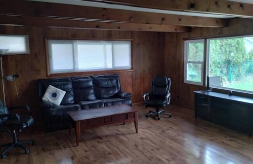Arlington Heights House | Clean home in quiet neighborhood