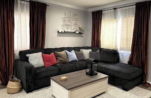 Anaheim Colony Historic District House | CLEAN|LUXURIOUS| COZY HOME| 2.4MILES FROM DISNEY