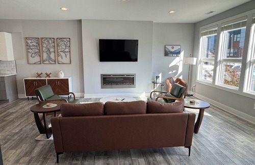 Lynchburg House | Clean luxury home near Liberty University and downtown. Quiet neighborhood,