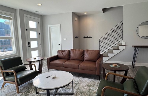 Lynchburg House | Clean luxury home near Liberty University and downtown. Quiet neighborhood,