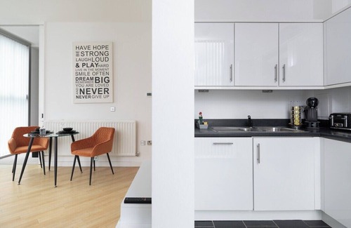 Central Milton Keynes Apartment | Clean|Modern|1 Bed|Free Parking