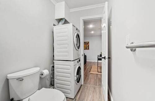 Burnaby House | Clean & Modern 1 Bedroom Suite