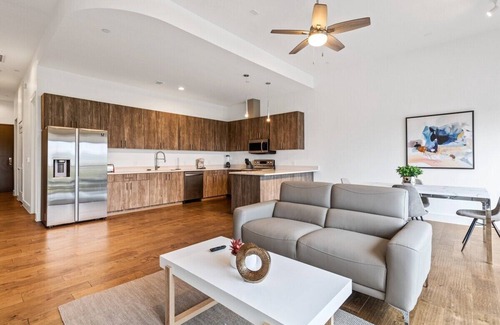 Cedars Apartment | Clean & Modern - Amazing Views!