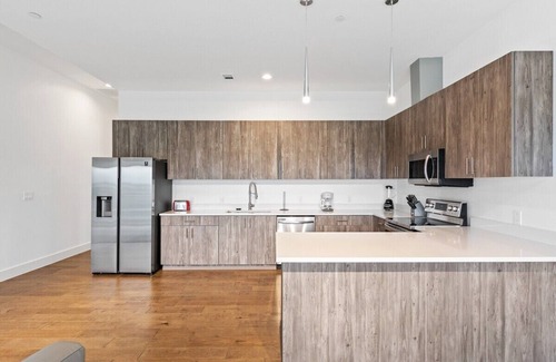 Cedars Apartment | Clean & Modern - Amazing Views!