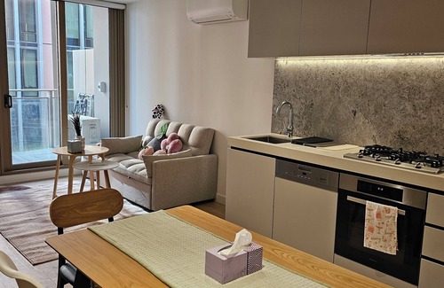 Southbank Apartment | Clean modern comfortable 2b Southbank city getaway