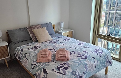 Southbank Apartment | Clean modern comfortable 2b Southbank city getaway