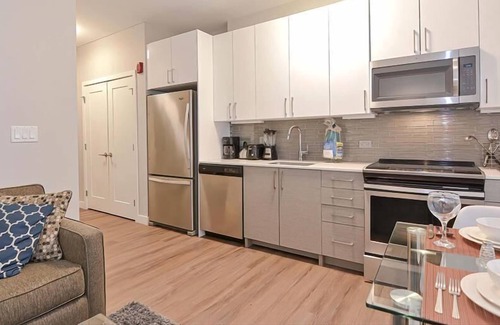 Central-Maverick Square - Paris Street Apartment | Clean + Modern Studio | Full Kitchen | Travel Nurse Friendly | by GLS