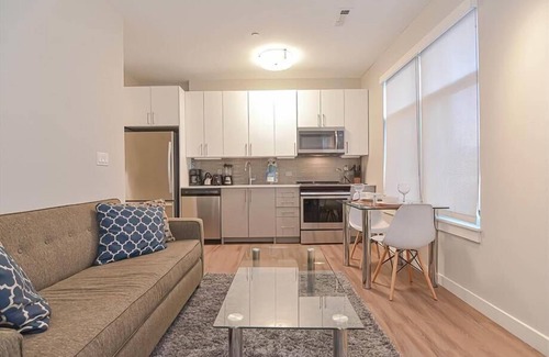 Central-Maverick Square - Paris Street House | Clean + Modern Studio | Full Kitchen | Travel Nurse Friendly | by GLS