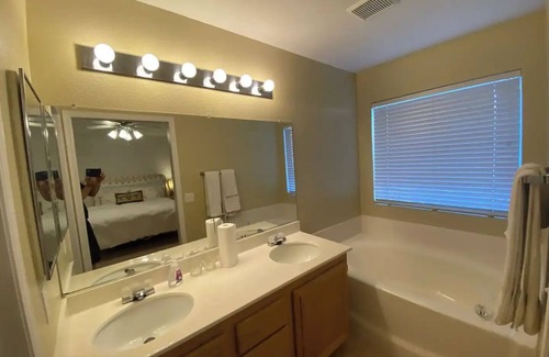 Spring Valley House | Clean n’ simple BnB, just 7 mins to The Strip!