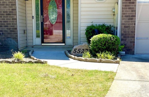 Union City House | Clean, Neat & Cozy Townhouse 15 min from Atlanta airport