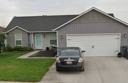 Kimberly House | Clean & next to park! 4-bedroom house with AC, WiFi & fenced yard in Kimberly