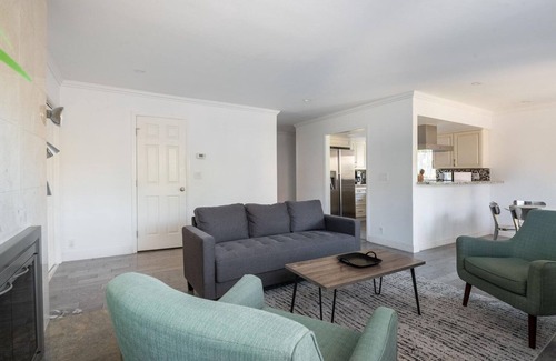 Downtown North House | Clean Palo Alto 3BR w/Backyard, nr Caltrain & Dining, by Blueground