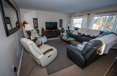 Kodiak House | Clean, Quiet And Professionally Decorated. Close To All Amenities.
