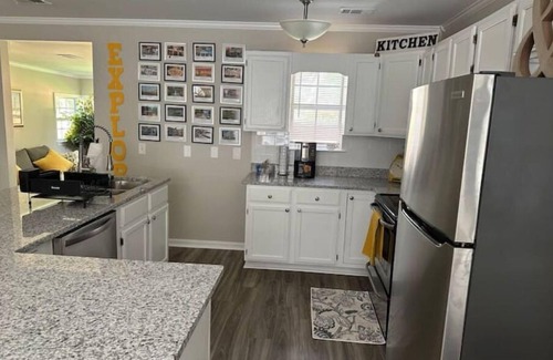 Savannah House | Clean, Quiet, & Cozy, Bungalow Getaway