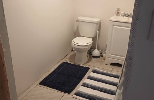 Queens House | Clean, Quiet safe place in Queens. Around the corner from green Acres Mall