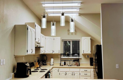 Coquille House | Clean remodeled hilltop rental home. Close to rivers and the ocean.