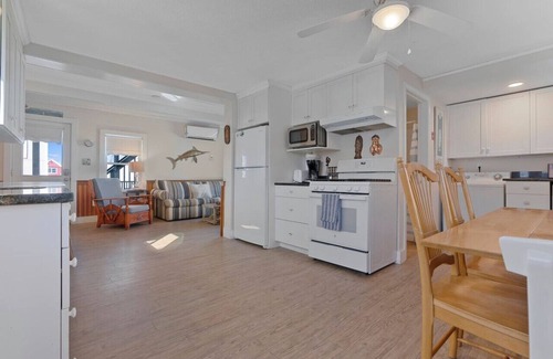 Camp Ellis House | Clean, renovated Camp Ellis classic