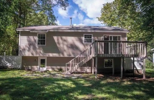 Geyser Crest House | Clean Saratoga Home Close to SPAC & Track | Dogs
