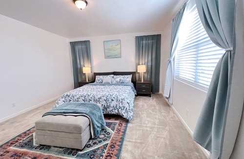 Ontario House | Clean& Spacious family home