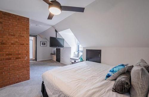 Reisterstown House | Clean & Spacious Modern Farmhouse