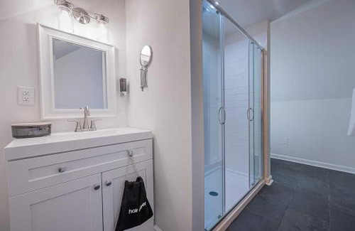 Reisterstown House | Clean & Spacious Modern Farmhouse