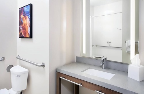 Macomb Hotel | Clean, Spacious Studio Perfect for Work or Leisure Near Mall at Partridge Creek