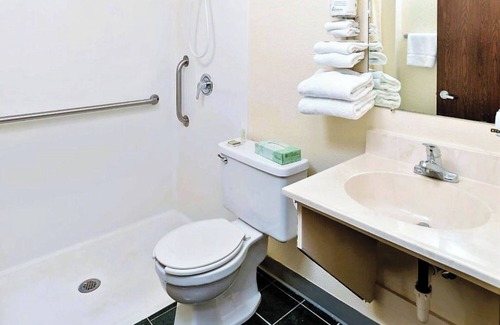 Staples Hotel | Clean Stay Near Dower Lake Adventure – Affordable and Pet Friendly