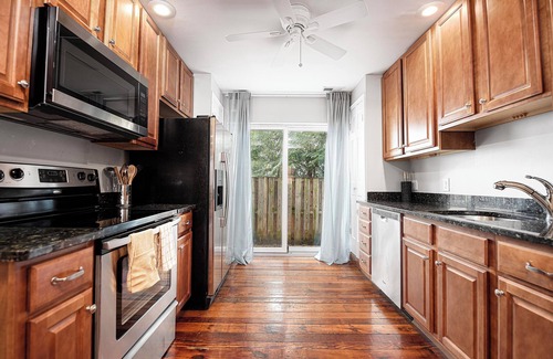 Downtown Baltimore House | Clean & Stylish Townhouse Available in June! Perfect for Family and Friends!