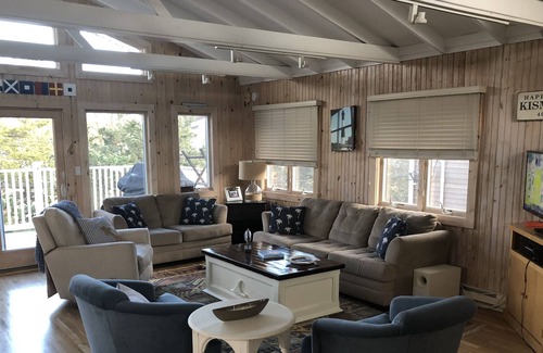 Kismet House | Clean updated Kismet Beach House