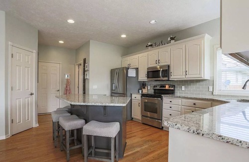 Elkhorn House | CLEAN Updated & Spacious Family Home!