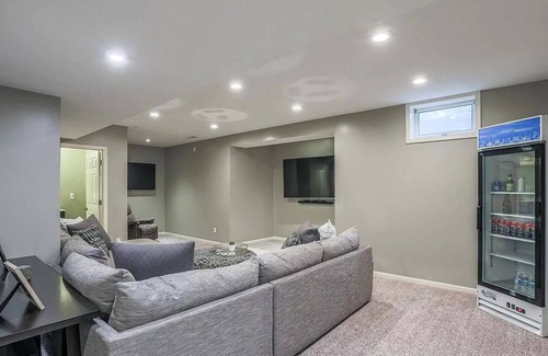 Elkhorn House | CLEAN Updated & Spacious Family Home!