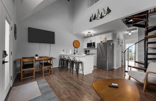 Surf City House | Clean & Updated! Steps from the Beach. Dogs Welcome. Grill & Beach Gear