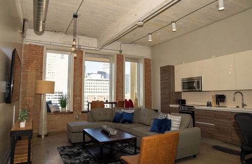 Downtown Dallas Apartment | Clean Vibez Dallas Loft Luxury Stay Skyline Views Business & Leisure