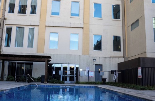 Downtown Dallas Apartment | Clean Vibez Dallas Loft Luxury Stay Skyline Views Business & Leisure