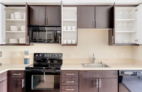 Contra Costa Centre Apartment | Clean Walnut Creek 2BR w/Sundeck, Pool & Gym, nr BART, by Blueground