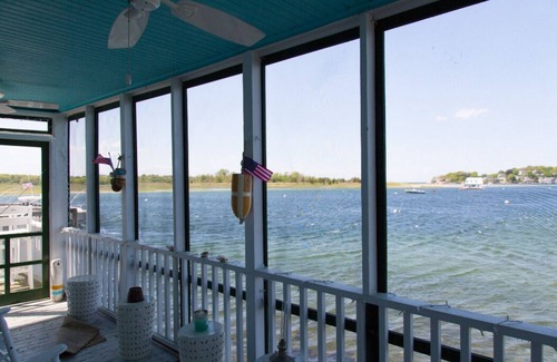 Gloucester House | Clean Waterfront Classic Cottage with Private Beach
